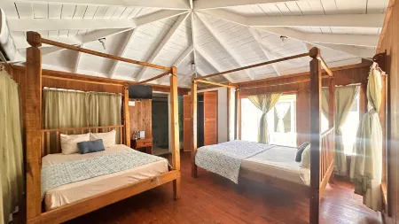 Las Palmas Cabins Отели в г. Pristine Bay