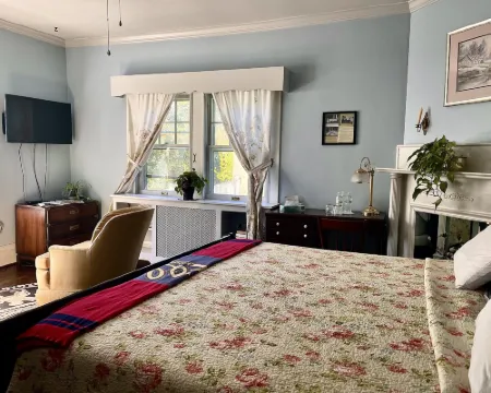 Greenwood Bed & Breakfast Hotels in Gilmer