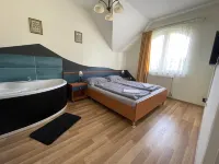 Tölgyfa Panzió Hotels near Miskolci Gyümölcsoltó Boldogasszony-templom