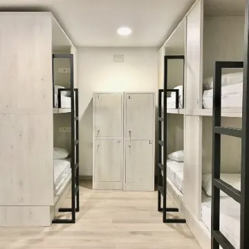 Quartier Leon Hostel Jabalquinto Hotels near Old Town