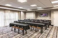 La Quinta Inn & Suites by Wyndham Orlando Airport North