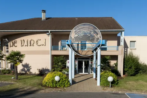Espace Leonard de Vinci Hotel a Villabe