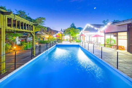 Gapyeong Adelheim Pension (Dogs Allowed, Group Rooms, Spa) Отели в г. Капхён