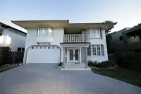 New! Upscale Modern Waterfront Apartment 3Br 3BA Pet Friendly! Sleep 7