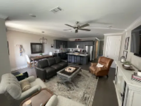 College Football Playoff Condo, 5 Min. to Stadium and 1.5 Miles Off the Square.