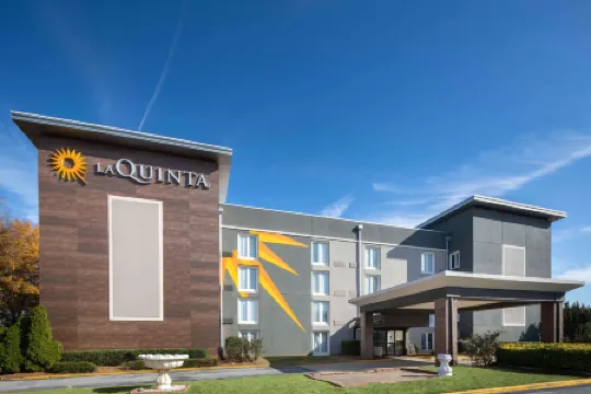 La Quinta Inn & Suites by Wyndham Atlanta Airport South