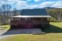 Twin Cub Lodge Cabin