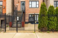 Villa Dubois 3 Bedroom Suite - 3 Hotels in Bronzeville