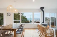 Stunning Views and Spacious Living - Gorgeous Coastal Escape Hotel di Oak Harbor