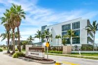 Expansive Ocean Views and Chef's Kitchen - Stunning Coastal Retreat Hôtels à proximité de : Ocean View Fitness
