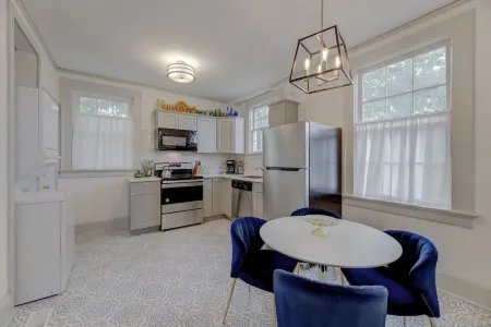 Vibrant Decor and Modern Amenities - Charming Urban Hideaway