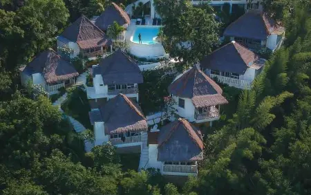 Mohini Komodo Resort Отели в г. Лабуан Баджо