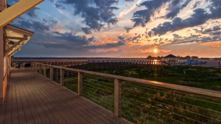 Waterfront Marina Access and Cozy Pool - Stunning Coastal Retreat Отели в г. Джорджтаун