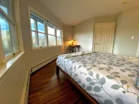 Outdoor Hot Tub and Mountain Views - Stunning Rustic Retreat