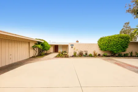 Stunning Ocean Views and Beautiful Outdoor Space - Exquisite Sanctuary Отели рядом с достопримечательностью «Заказник Торрей Пайнс Стейт»