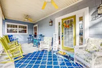 Spacious Retreat with Pool and Treehouse - Inviting Family Haven Hotels in Plant City