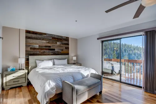 Three-story townhome with stunning Lake Tahoe view, 2 fireplaces & 2 balconies Hotels in Incline Village