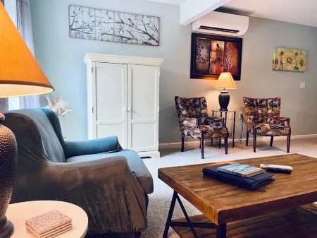 The Outlet House, Comfortable Cottage Отели рядом с достопримечательностью «When Pigs Fly Bakery»