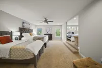 Charming Suite with Soaking Tub and Backyard Oasis - Elegant Retreat