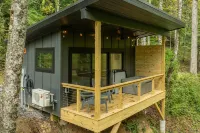 Charming Cabin by the River - Cozy Nature Lover's Retreat