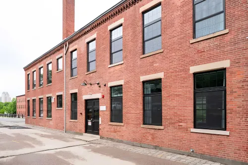 High Ceilings and Original Brick Walls - Stylish Historic Loft Retreat Hotels in Pawtucket