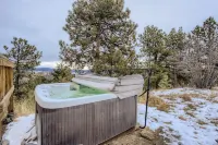 Expansive Deck and Hot Tub - Amazing Mountain Retreat