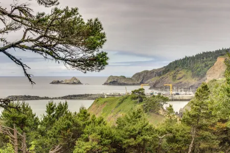 Oceanview home with hot tub and great location - near the port and beach access