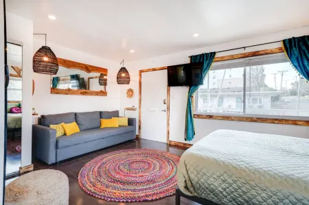 Vibrant Condo with Pool and Modern Amenities - Joyful Escape