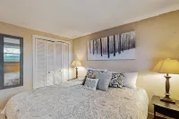 Newly renovated condo w/easy access to ski lodge & private patio Hotels in Pyatte