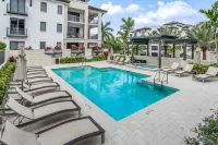Naples Square Paradise