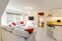 Remodeled condo with shared washer/dryer - walk to dining & ski lift bus pickup Hotels in Cavendish