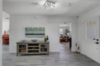 Inviting Private Backyard and Spacious Living Areas - Charming Haven Hotel a Ponte Vedra Beach