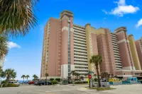 Expansive Balcony and Modern Amenities - Stunning Oceanfront Retreat Hôtels à : Atlantic Beach