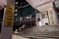 Urban Living Residence Hotel in zona Faculty of Built Environment