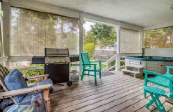 Gorgeous Interior and Inviting Outdoor Space - Charming Coastal Haven Hotels in Gleneden Beach