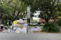 Unique cottage house in the historic district with deck & WiFi - dogs OK Hotels in Thunderbolt