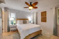 Heated Pool, Tiki Bar and Golf Cart Included - Luxurious Oasis Hotels in Anna Maria