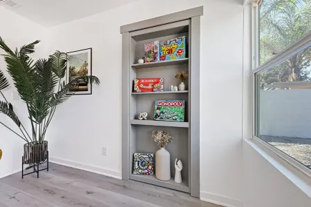 Spacious Backyard and Modern Kitchen - Elegant Family Retreat Отели в г. Повэй