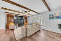 Spacious 4-bedroom house in charming Hanahan with AC, WiFi