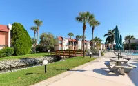 Scenic Patio and Fishing Pier Access - Charming Florida Hideaway