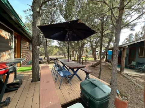 Detached Bunkhouse and Outdoor Fire Pit - Cozy Rustic Retreat
