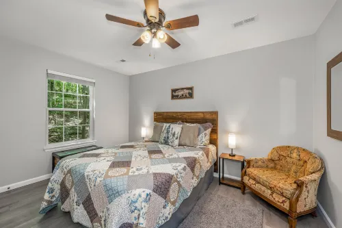 Charming Cabin with Fire Pit and Hammock - Tranquil Mountain Retreat Hotels in DeKalb County