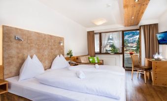 Hotel Gasthof Mitteregger - Best Place in Town with Summercard Included