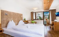 Hotel Gasthof Mitteregger - Best Place in Town with Summercard Included