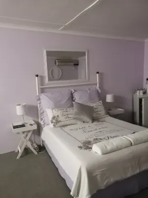 Uitspan Guestfarm Hotels near Tanien Crocodile Farm