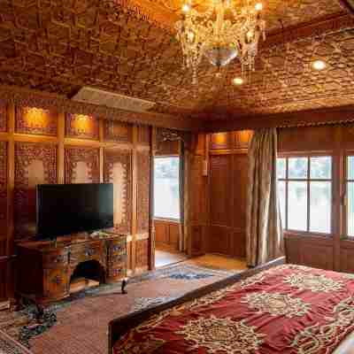 Mascot Houseboats Rooms