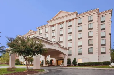 Holiday Inn & Suites Raleigh-Cary (I-40 @Walnut St) Hotels in Cary