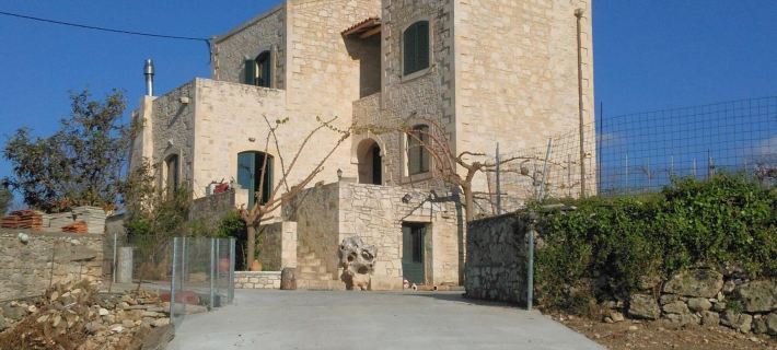 Spacious Villa in Margarites with Private Garden Hotels in Geropotamos