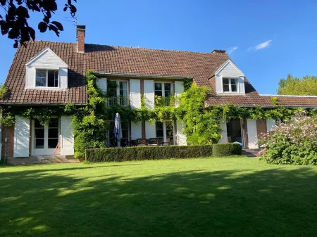 Les Glycines Отели рядом с достопримечательностью «IESEG School Of Management»