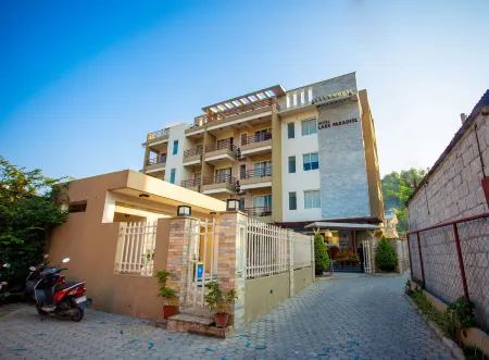 Hotel Lake Paradise Отели рядом с достопримечательностью «Devi’s Fall Pokhara»